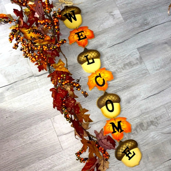 Fall decorations - Picture 1 of 3